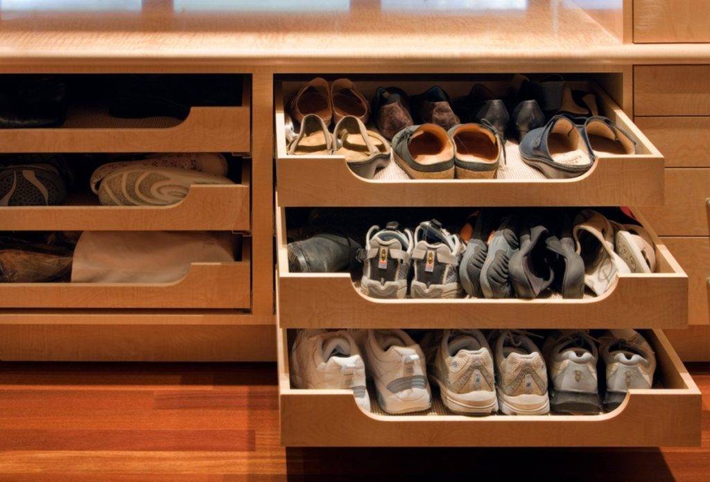 Мы собрали лучшие способы хранения одежды без шкафа, которые вдохновят вас на создания уникального места для хранения всех текстильных изделий, обуви и аксессуаров