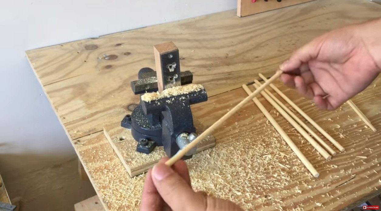Как сделать круглые палочки из дерева без кондуктора
