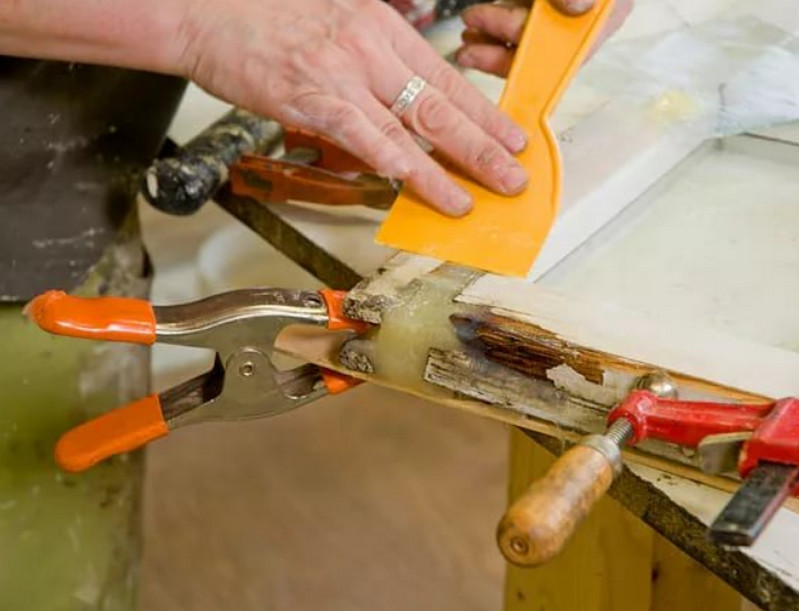 Ремонт и реставрация деревянных окон своими руками: технология устранения перекосов и дефектов, снятие старой краски, выбор новой и порядок окрашивания