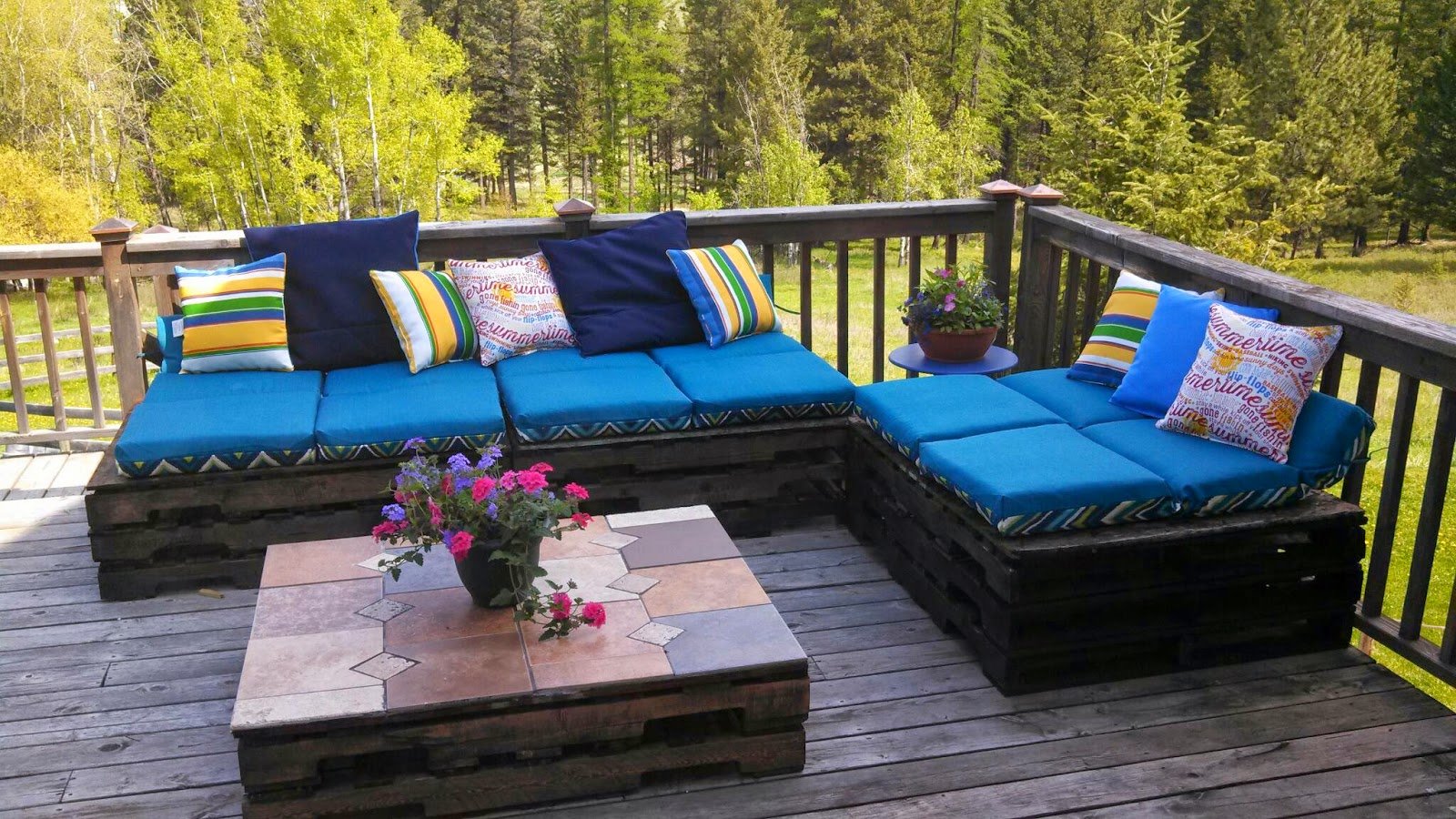 10 простых проектов садовых диванов, которые можно сделать самостоятельно