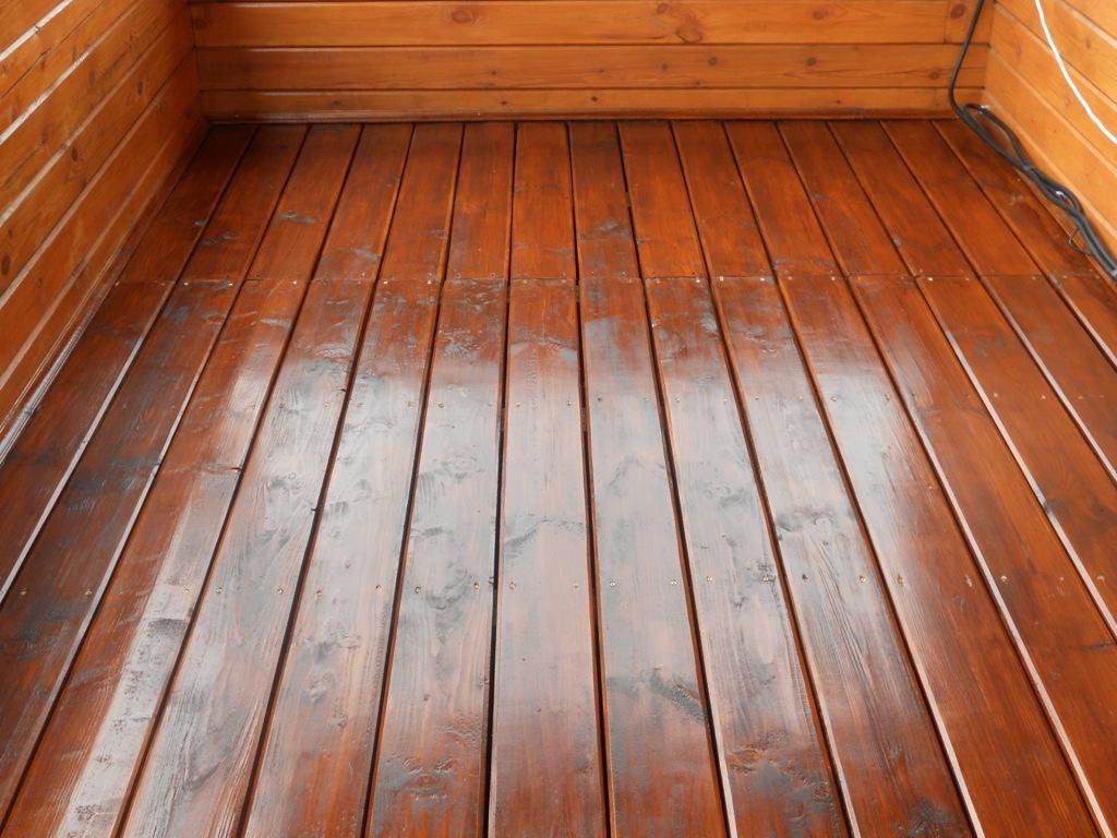 Чем покрыть деревянный пол в доме – как надежно защитить покрытие из древесины?