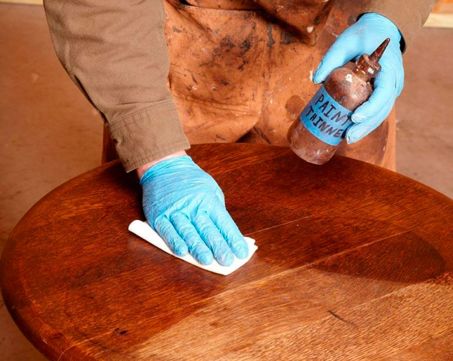 Покрасить деревянный стол лаком