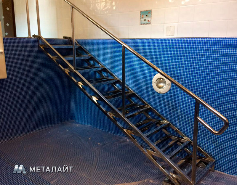 Лестницы для бассейна своими руками из металла - по ступенькам