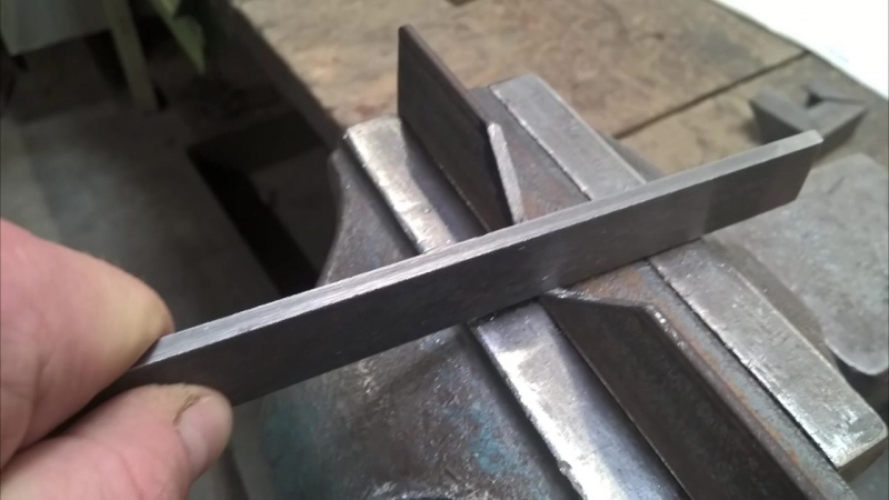 Как провести радиусную гибку листового металла?