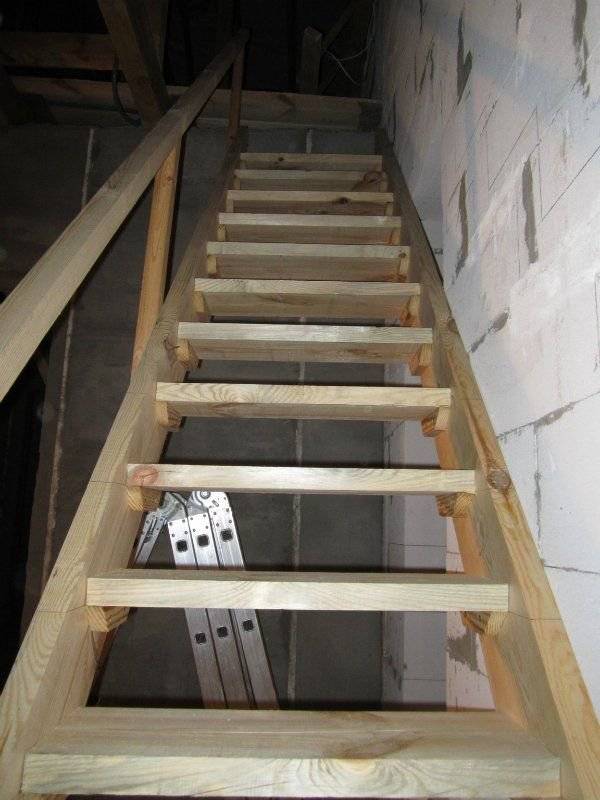 Лестница в погреб своими руками: из дерева, металла, уголка, профильной трубы, кирпича, бетона, расчеты, размеры