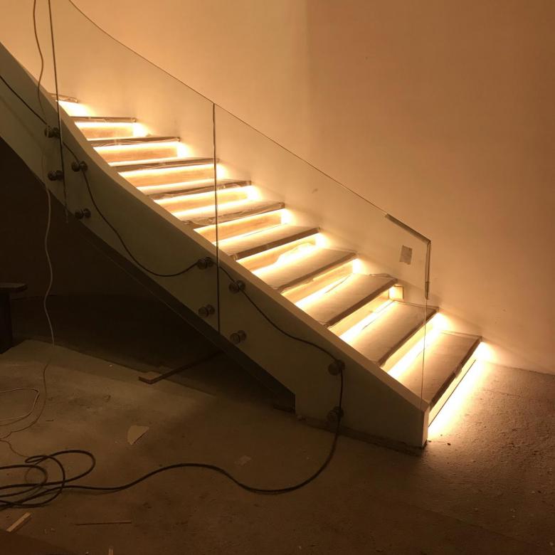 Подсветка лестницы светодиодной лентой своими руками
