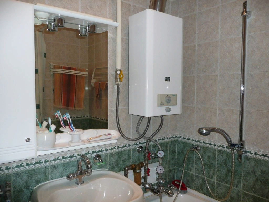 Причины, почему нельзя устанавливать газовую колонку в ванной Нормативные документы, СНиПы В чём опасность установки колонки в ванной
