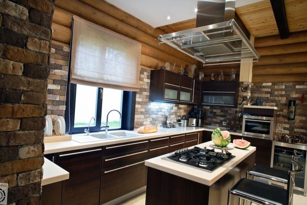 Дизайн кухни в деревянном доме: фото интерьера, идеи по оформлению, советы по отделке, выбору стиля, меблировке