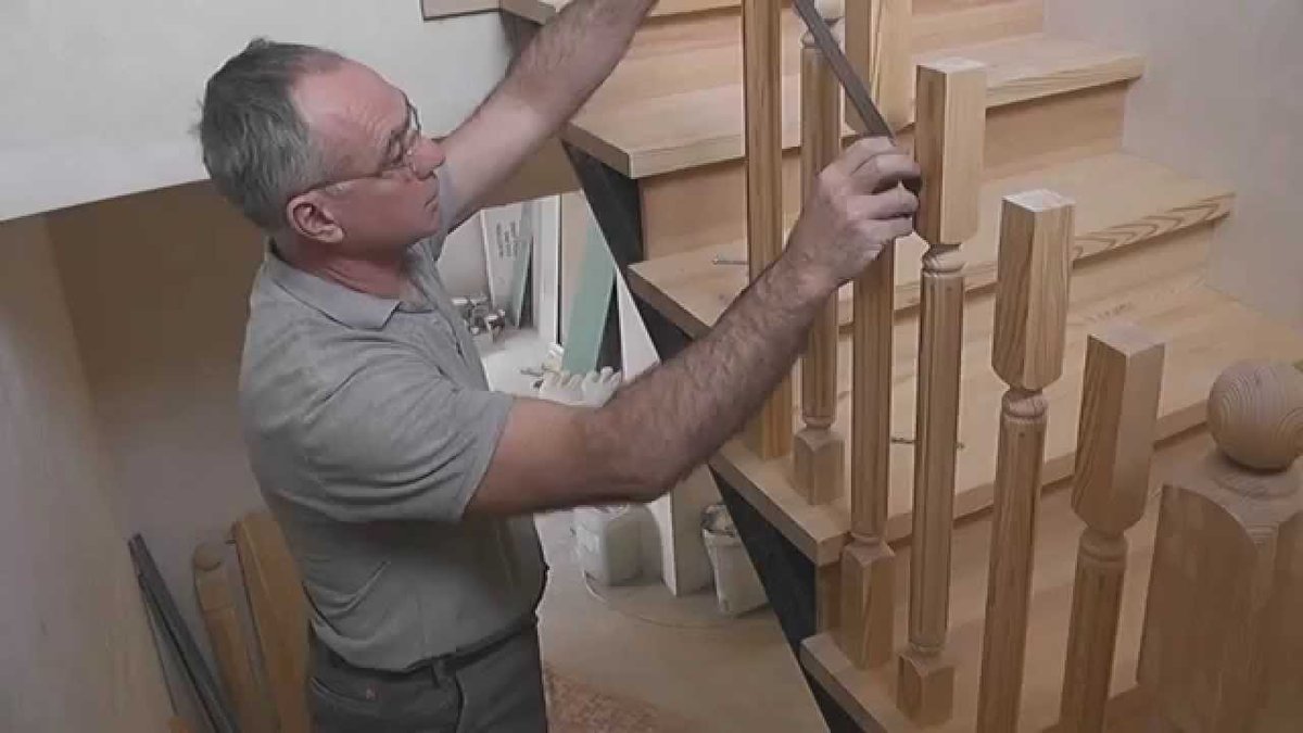 Как установить балясины и перила на деревянную лестницу своими руками: монтаж