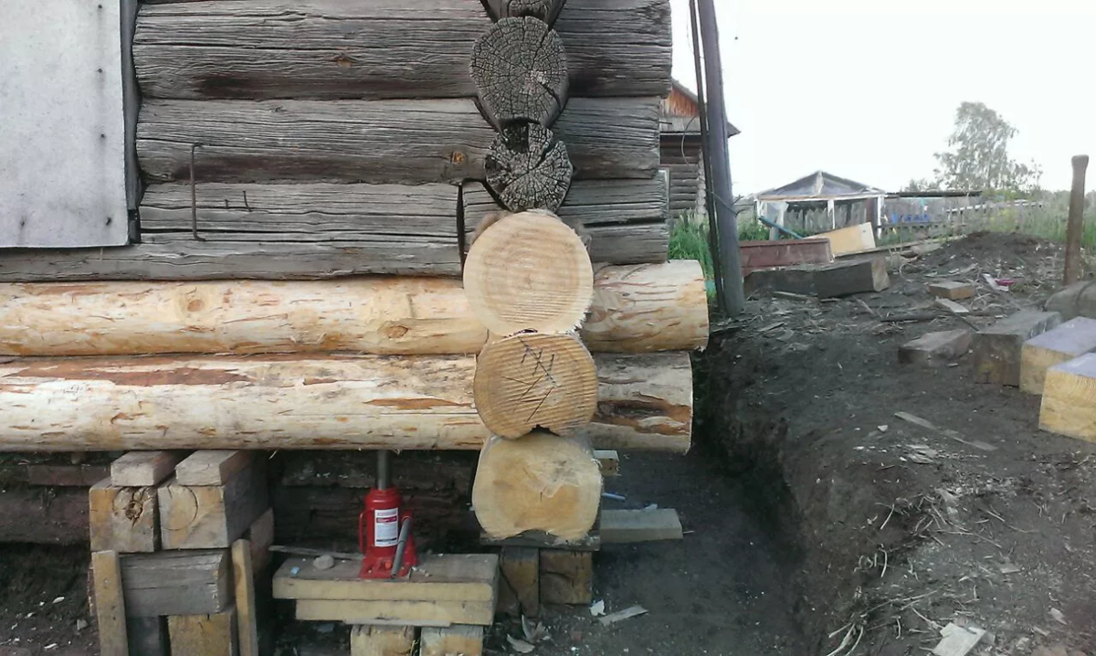Как выполняется замена нижнего венца деревянного дома своими руками: технологии и рекомендации