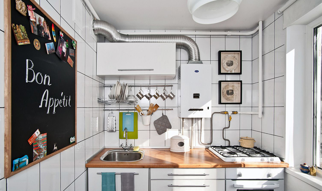 Кухни для маленькой площади с газовой колонкой дизайн