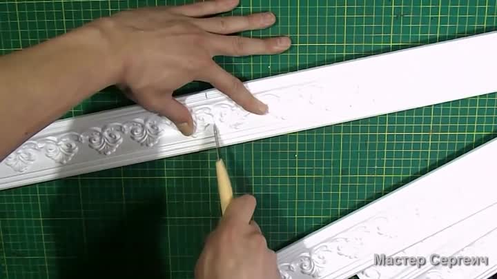 Как сделать раму для зеркала из потолочного плинтуса своими руками