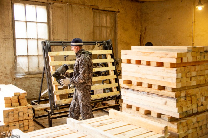 Производство поддонов (паллет): оборудование, бизнес план, технология изготовления деревянных поддонов своими руками