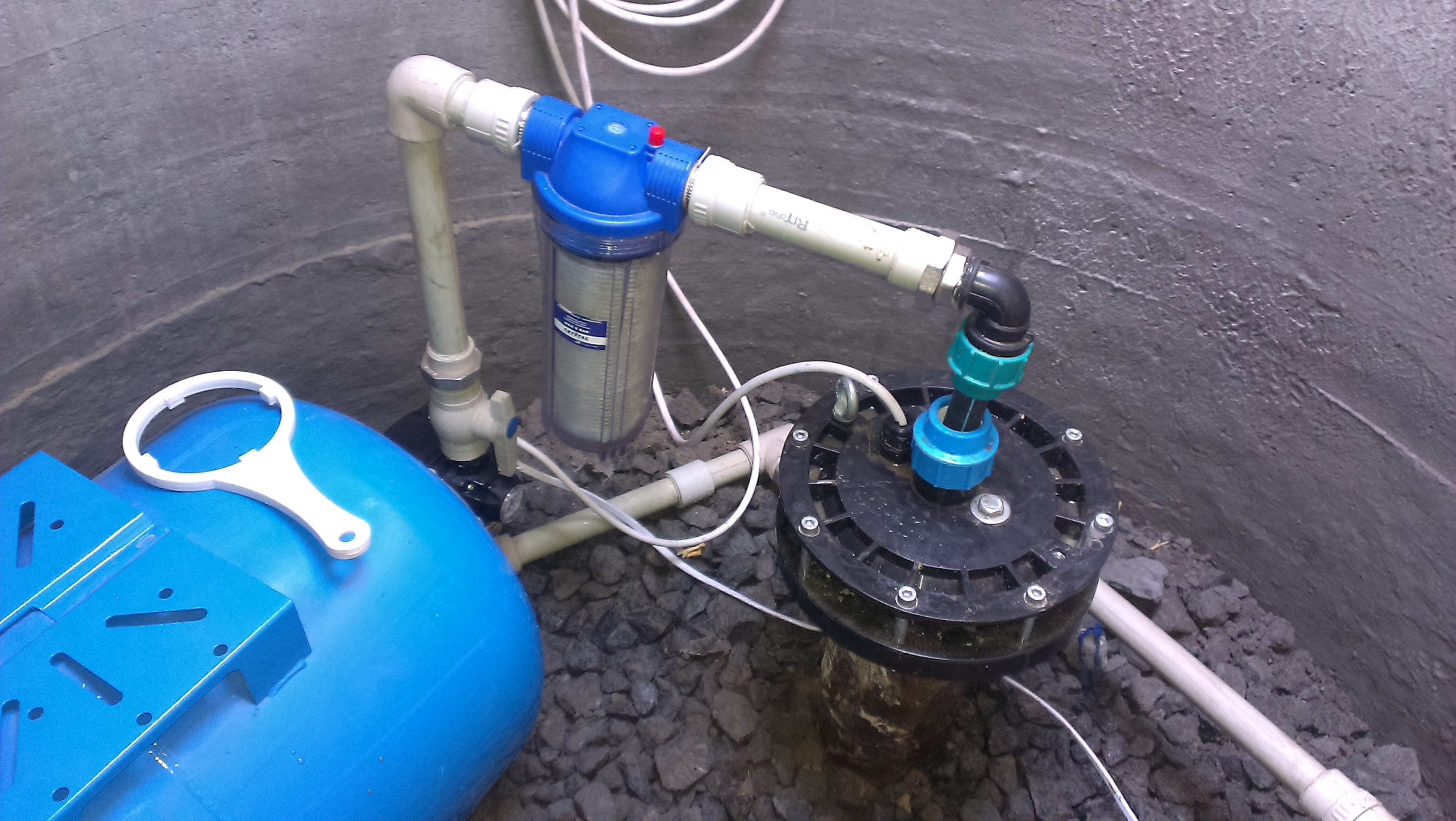 Обустройство скважины на воду своими руками на даче: инструкция, варианты решения.