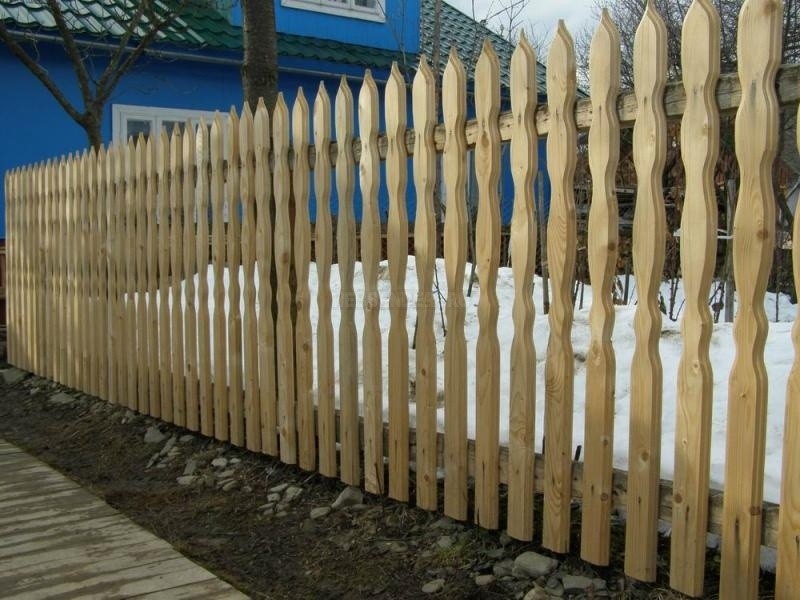 Простая конструкция деревянного крыльца