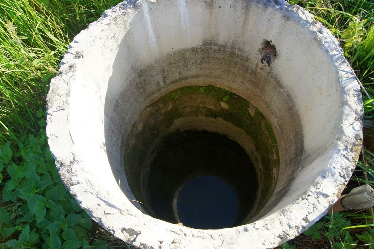 С какими сложностями могут столкнуться домочадцы, имея канализационную яму Как их устранить своими руками