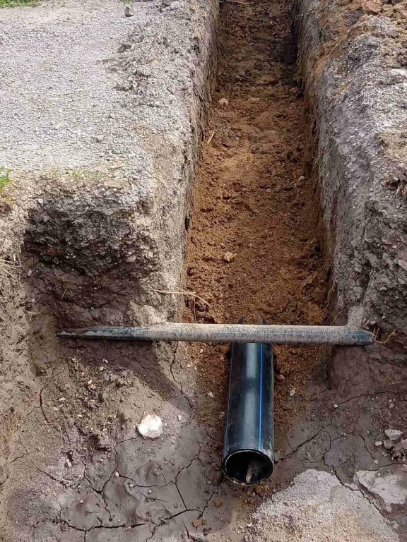 Как проложить кабель в траншее под землей согласно правилам