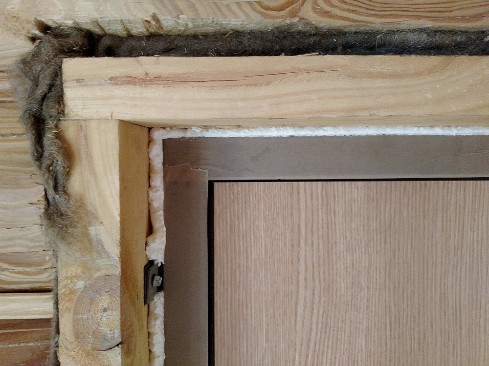 Как устанавливать двери в деревянном доме, порядок работы и используемый инструмент