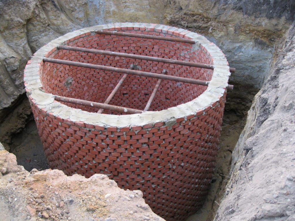 Устройство и монтаж выгребной ямы из бетонных колец своими руками