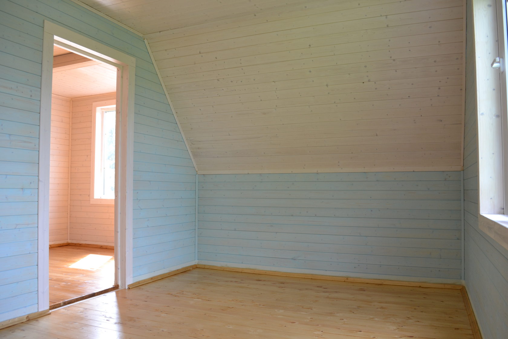 Внутренняя отделка дома из бруса: покраска, обшивка вагонкой (фото)