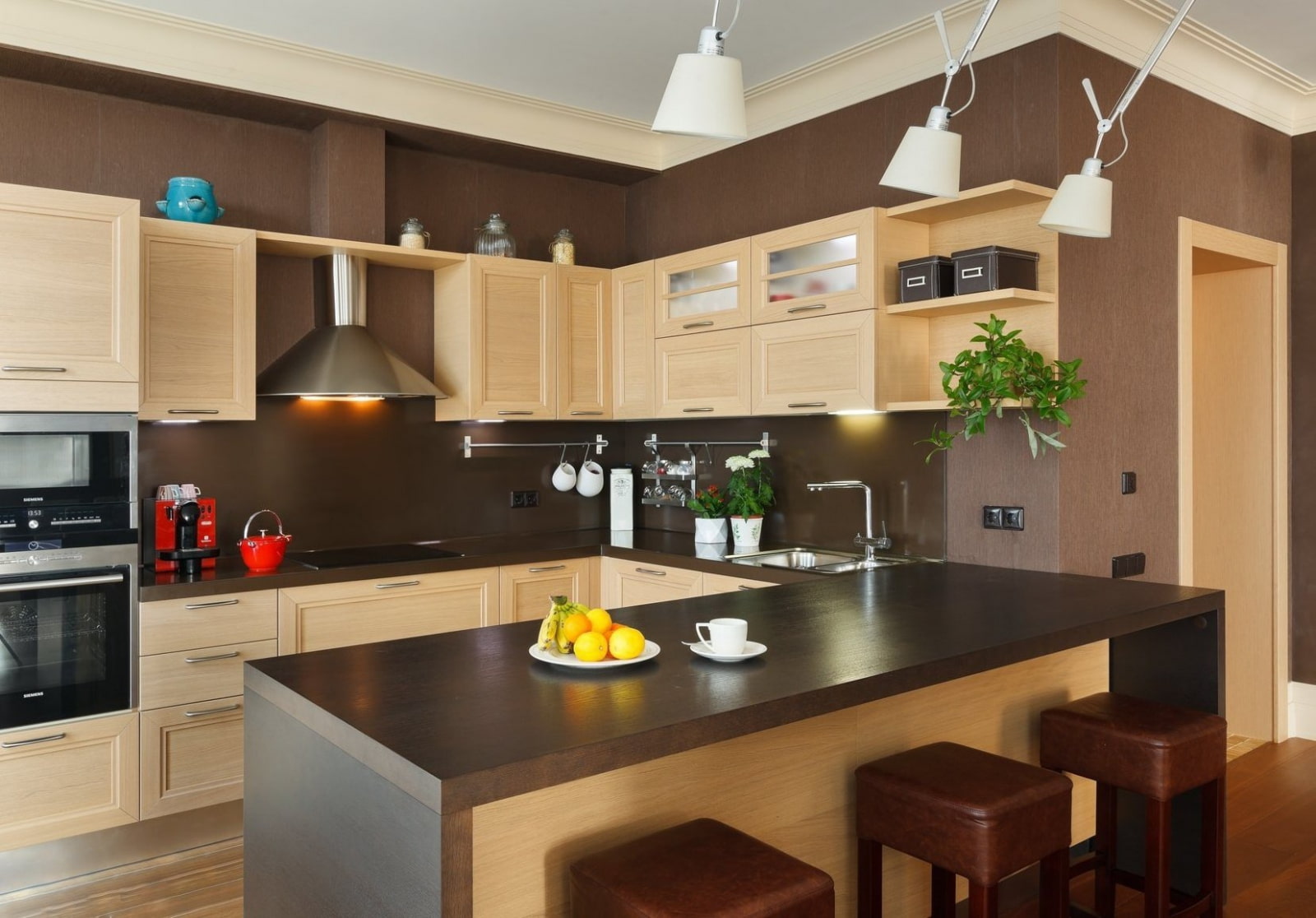 бежевый и шоколадный цвет в интерьере кухни
